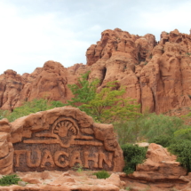 1200px-Tuacahn_Fountain_Sign