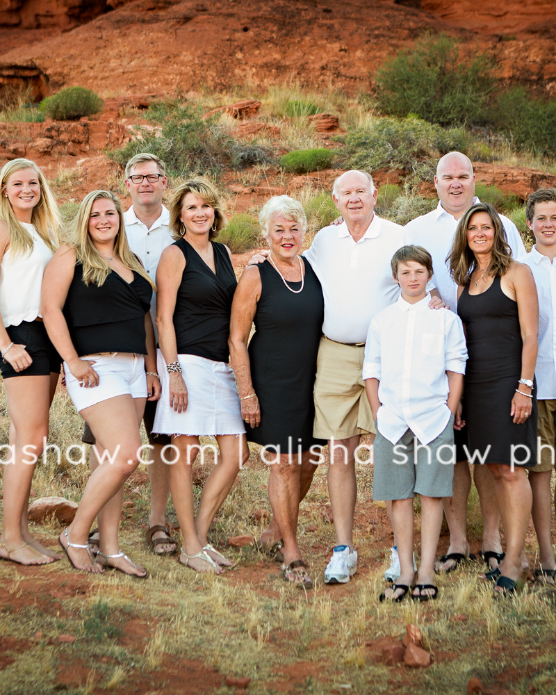 Classy Look in the Red Rocks | St George Utah Extended Family Photographer