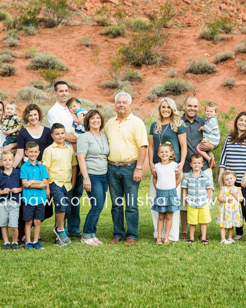 Bright Smiles All Around | St George Utah Extended Family Photographer