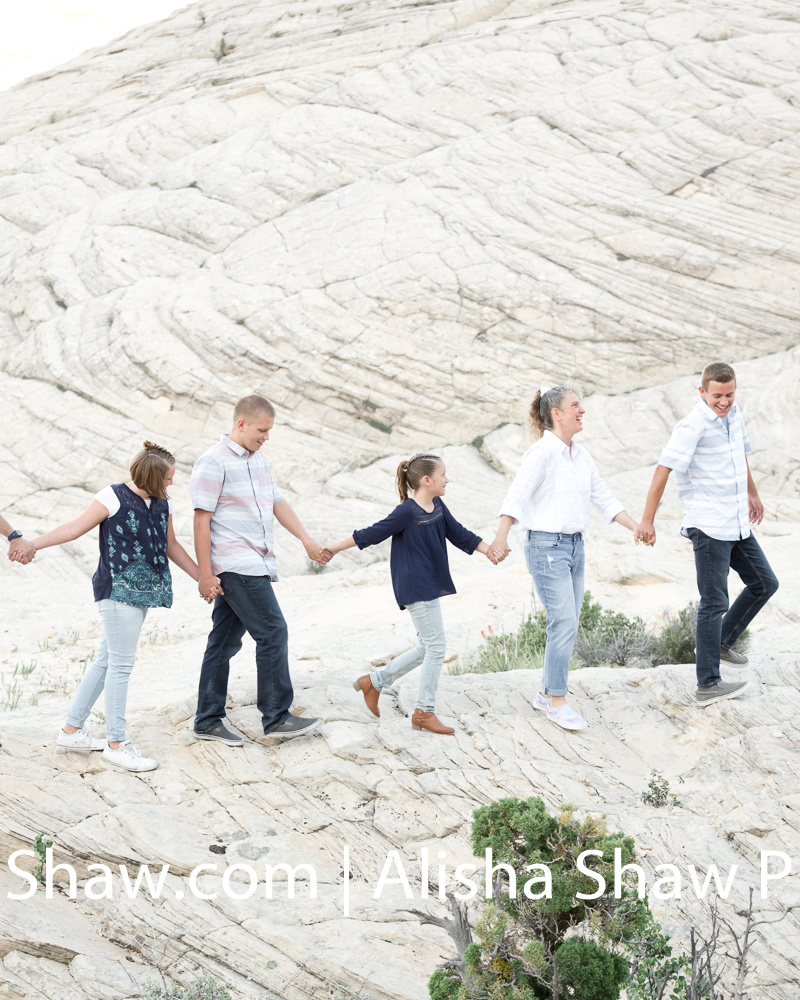| Walking On White | St George Utah Family Photographer