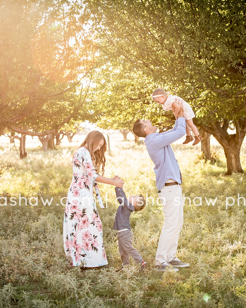 Peaking Through | St George Utah Family Photographer