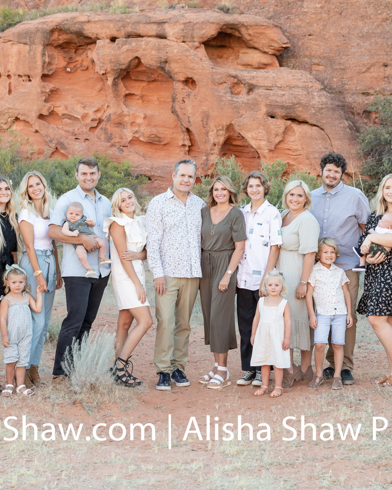 Family In The Red Rock | St George Utah Extended Family Photographer